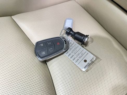 Used 2017 Cadillac XT5 Luxury image 39