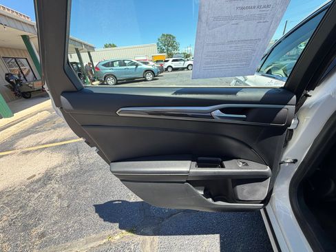 Used 2018 Ford Fusion SE w/ Equipment Group 602A FWD image 12