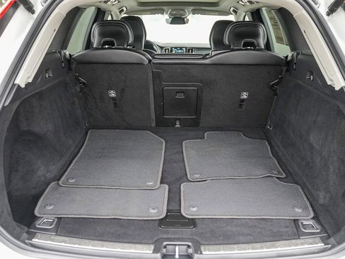 Used 2023 Volvo XC60 B5 Core image 25