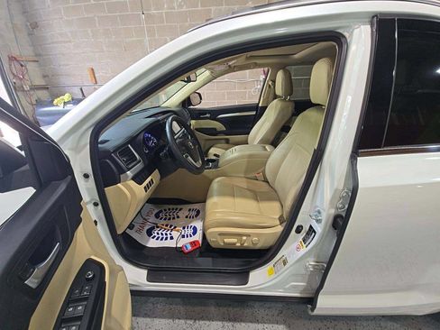 Used 2016 Toyota Highlander XLE AWD/4WD image 6