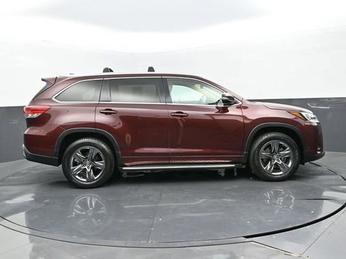 Used 2019 Toyota Highlander Limited Platinum FWD image 2