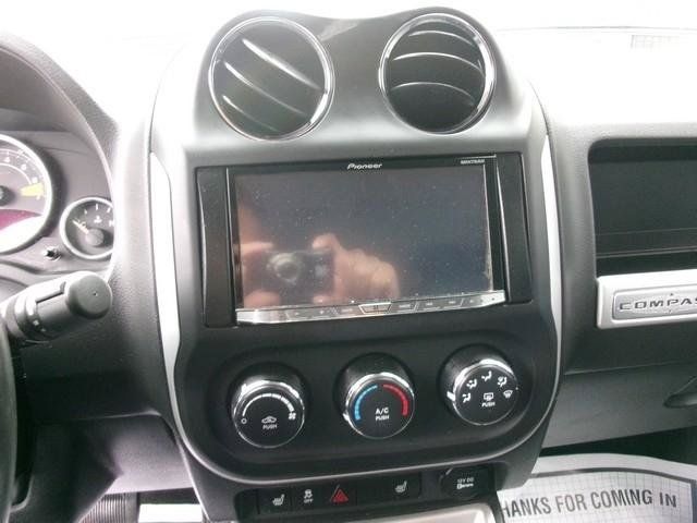 Used 2014 Jeep Compass Latitude AWD/4WD image 12