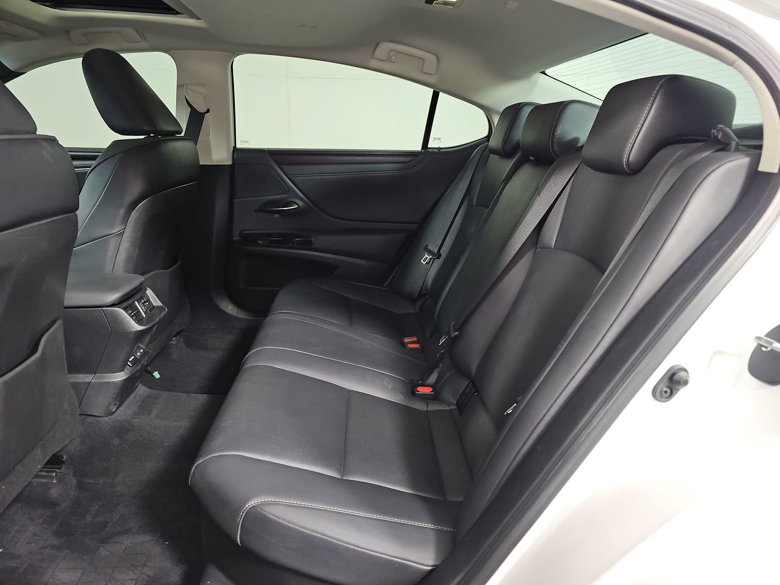 Used 2024 Lexus ES 300h w/ Premium Package FWD image 28