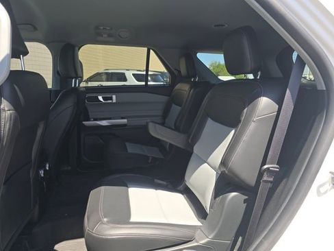 Used 2024 Ford Explorer XLT w/ Equipment Group 202A AWD/4WD image 15
