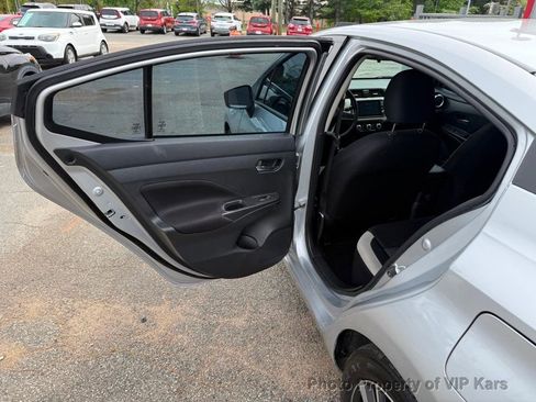 Used 2022 Nissan Versa SV image 10