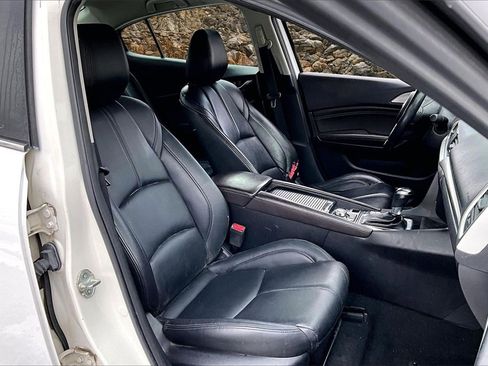 Used 2018 MAZDA MAZDA3 Touring image 7