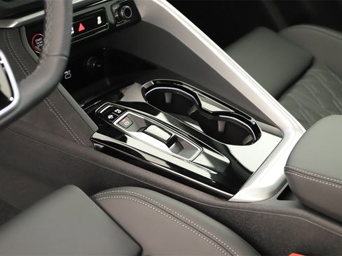 New 2025 Audi SQ5 Prestige image 17