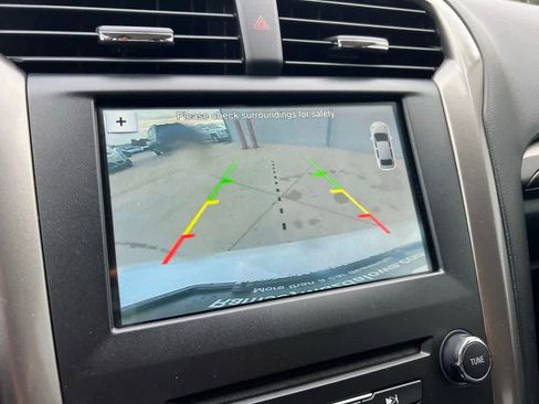 Used 2017 Ford Fusion SE w/ Fusion SE Technology Package image 25