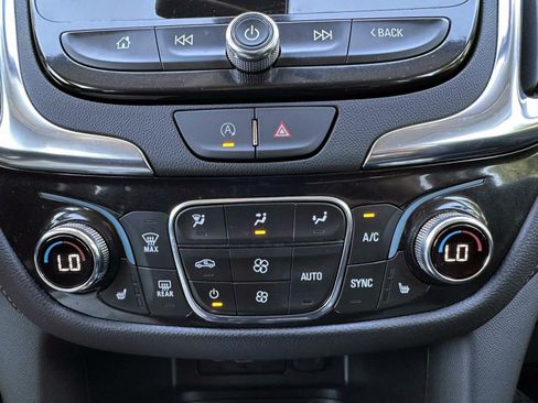 Used 2023 Chevrolet Equinox Premier AWD/4WD image 23