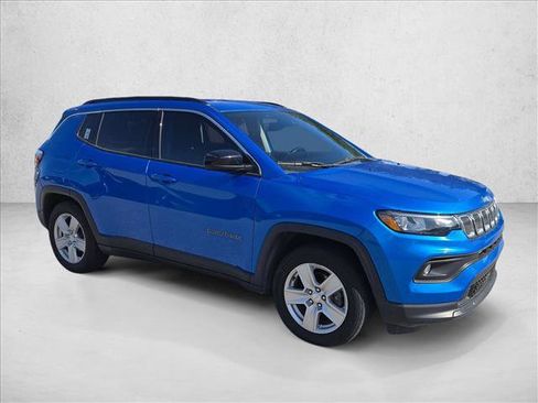 Used 2022 Jeep Compass Latitude w/ Convenience Group FWD image 3