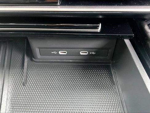 Used 2025 Volkswagen Atlas Cross Sport SE FWD image 35