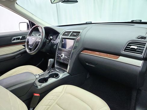 Used 2019 Ford Explorer Platinum AWD/4WD image 29