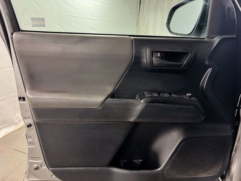 Used 2018 Toyota Tacoma SR w/ SR Convenience Package image 12
