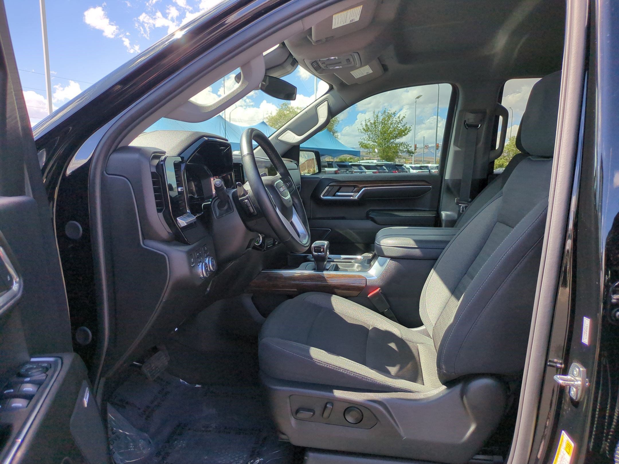 Used 2024 GMC Sierra 1500 Elevation w/ Preferred Package AWD/4WD image 15