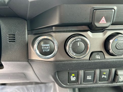 Used 2023 Toyota Tacoma TRD Off-Road w/ Technology Package image 17