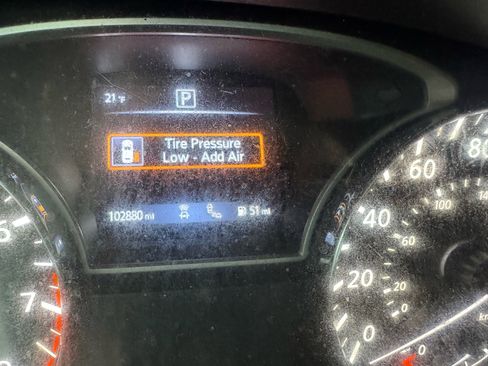 Used 2019 Nissan Pathfinder SV image 21