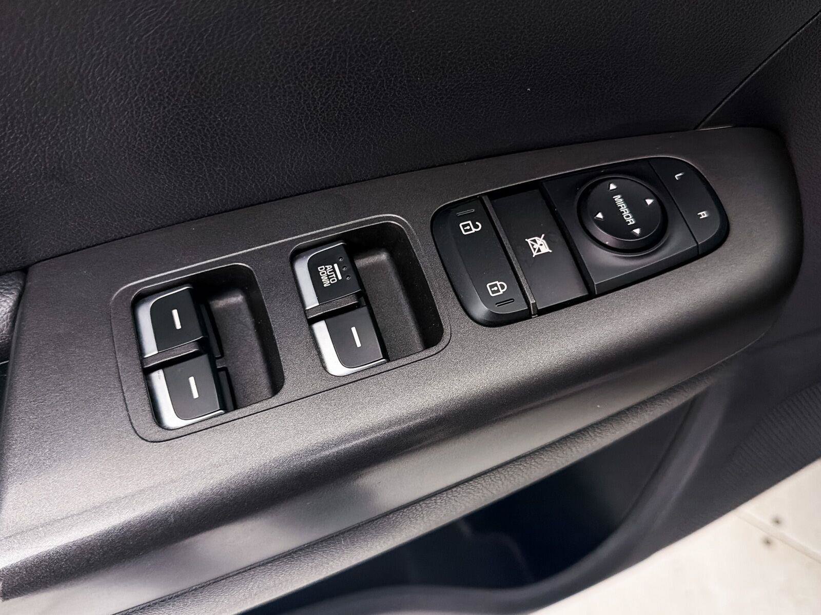 Used 2020 Kia Sportage LX FWD image 13