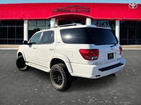Used 2005 Toyota Sequoia SR5 AWD/4WD image 4