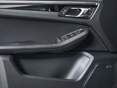 New 2026 Porsche Macan image 6