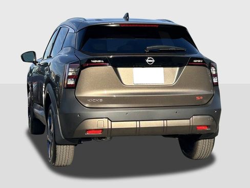 New 2026 Nissan Kicks SR image 3