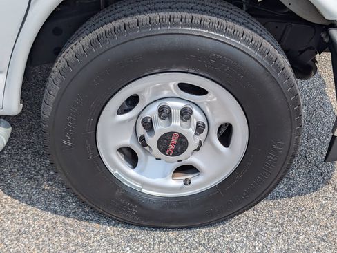 Used 2025 GMC Savana 2500 w/ Driver Convenience Package RWD image 10