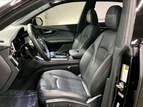 Used 2023 Audi Q8 Prestige w/ Prestige Package image 27
