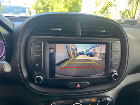 Used 2025 Kia Soul LX w/ LX Technology Package FWD image 22