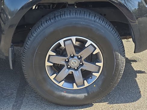 Used 2015 Nissan Frontier Desert Runner image 28