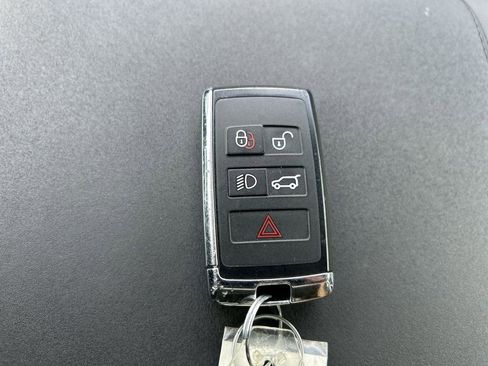 Used 2024 Land Rover Discovery S AWD/4WD image 42