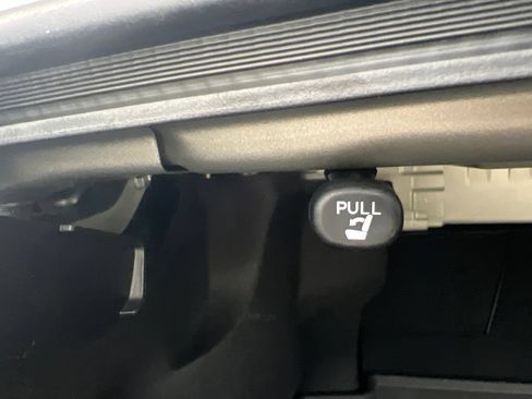 Used 2020 Toyota Camry SE FWD image 22