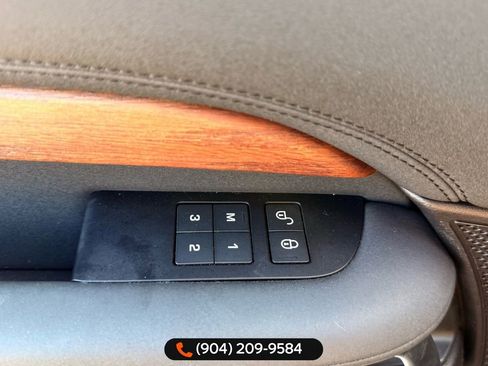 Used 2017 Land Rover Discovery HSE image 15