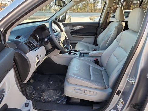 Used 2019 Honda Ridgeline RTL-T image 11