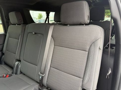 Used 2025 Chevrolet Suburban LS RWD image 20