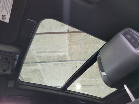 Used 2022 Cadillac Escalade ESV Premium Luxury w/ Performance Package image 21