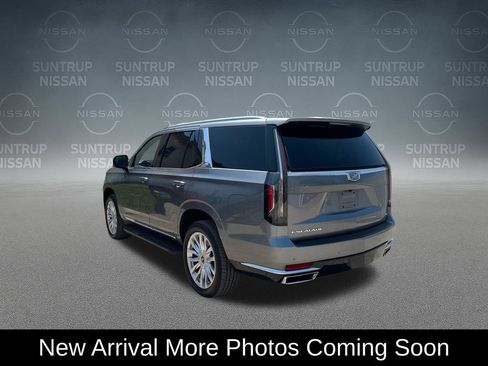 Used 2022 Cadillac Escalade Luxury AWD/4WD image 2