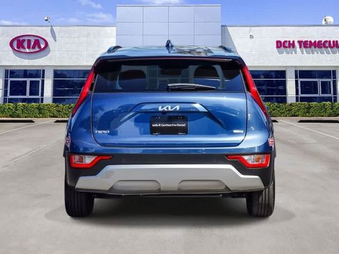 Certified 2023 Kia Niro EX FWD image 5