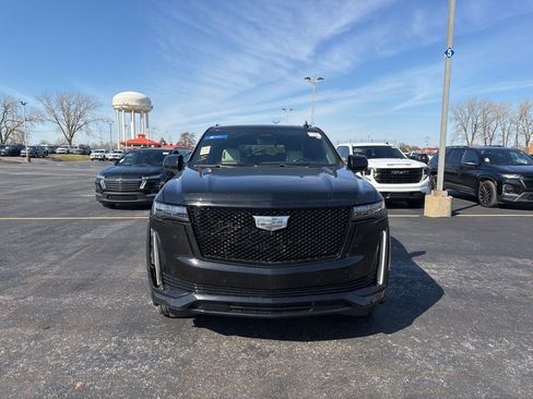 Used 2023 Cadillac Escalade Sport w/ LPO, ONYX Package image 5