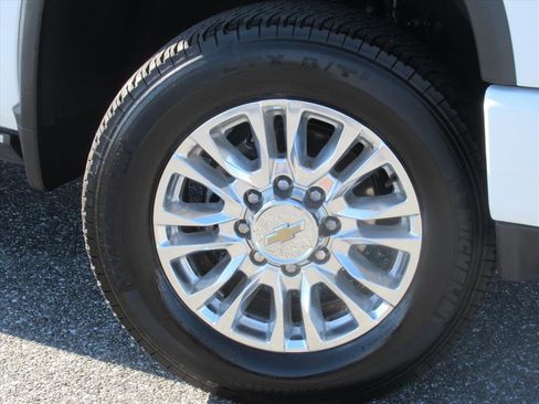 Used 2022 Chevrolet Silverado 2500 High Country w/ Technology Package image 8