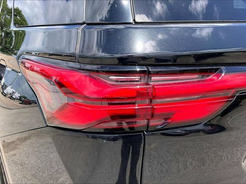 Used 2023 Chevrolet Traverse LT FWD image 20