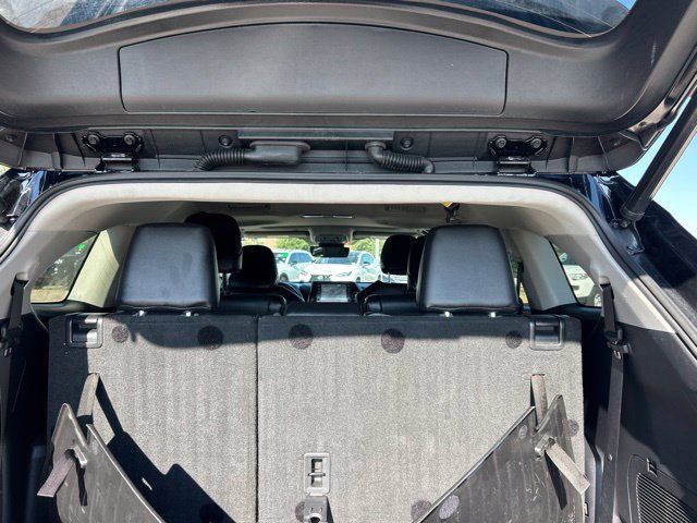 Used 2021 Toyota Highlander XLE AWD/4WD image 8