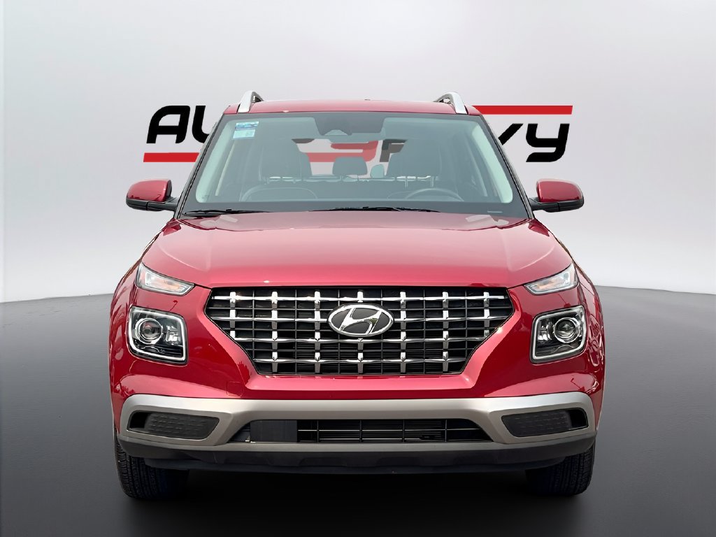 Used 2025 Hyundai Venue Limited FWD image 2