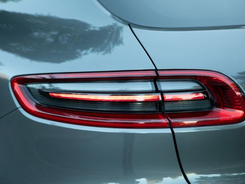 Used 2018 Porsche Macan Sport Edition image 8