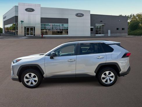 Used 2021 Toyota RAV4 LE FWD image 6