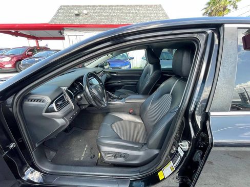Used 2020 Toyota Camry SE FWD image 9