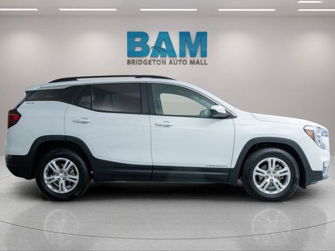Used 2022 GMC Terrain SLE w/ Driver Convenience Package FWD image 8