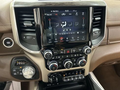 Used 2019 RAM 1500 Laramie AWD/4WD image 17