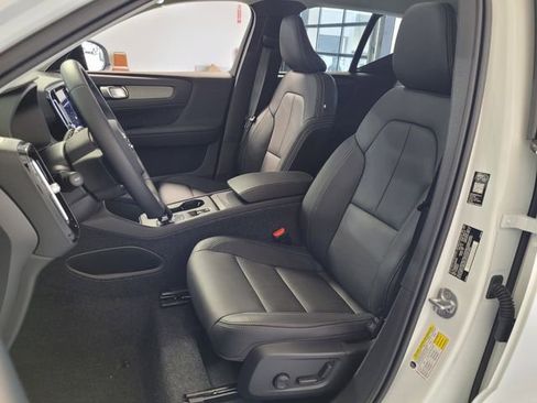 New 2026 Volvo XC40 B5 Core w/ Climate Package image 4