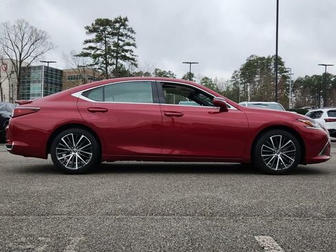 Certified 2025 Lexus ES 300h w/ Premium Package image 4