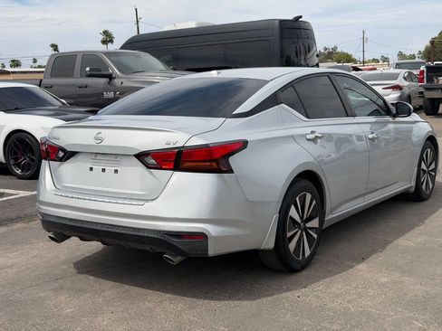 Used 2022 Nissan Altima 2.5 SV w/ SV Premium Package image 11
