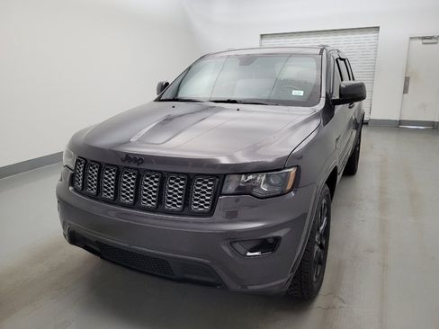 Used 2018 Jeep Grand Cherokee Altitude RWD image 15